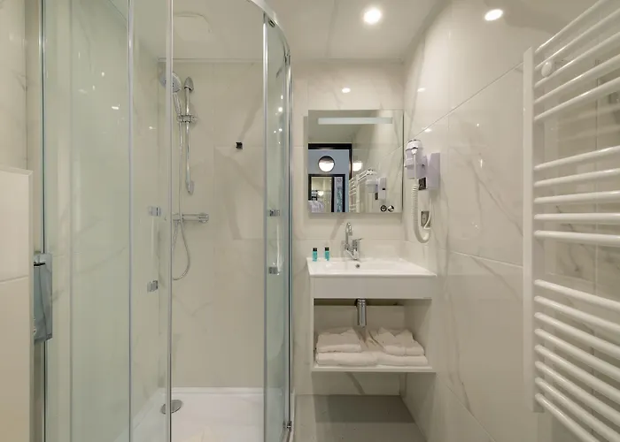 ホテル Zenith カーン